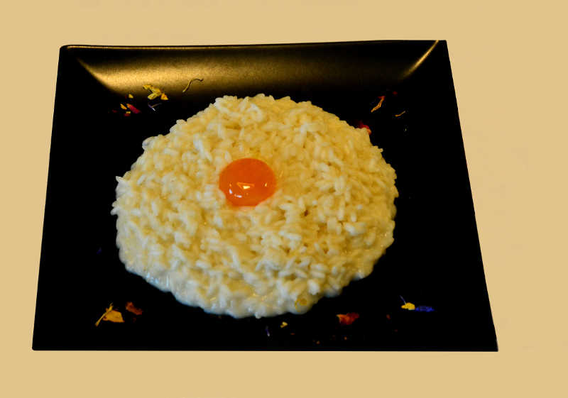 riso con spumante montalbera e caramella di uovo marinato