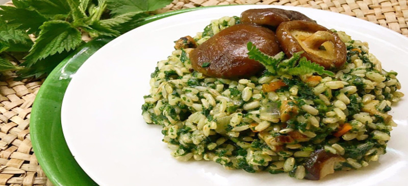 risotto integrae con funghi shiitake e ortiche